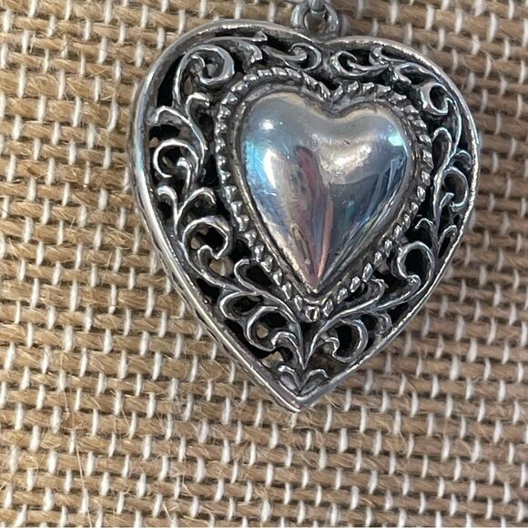 Vintage sterling silver filigree heart on sterling silver chain - Picture 6 of 12